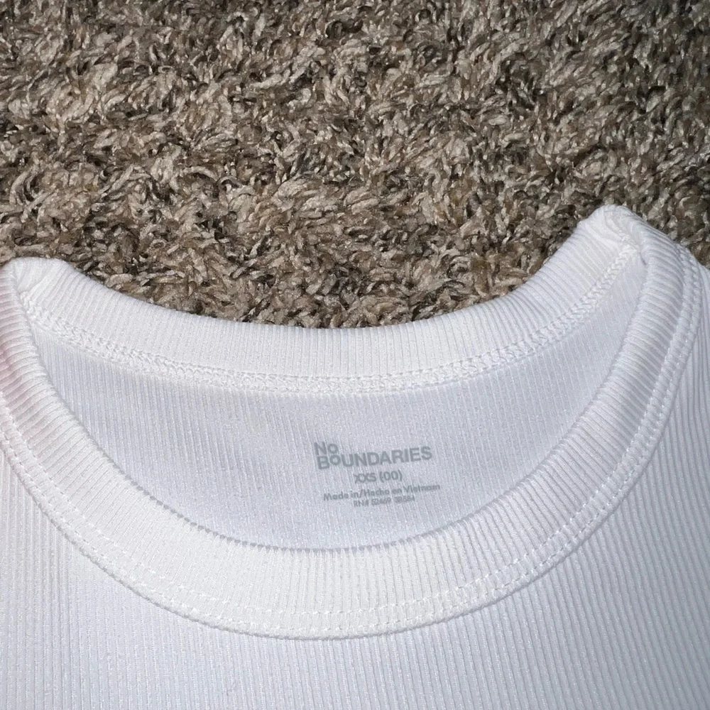 No Boundaries White Long-Sleeve Crewneck Tee for Kids XXS - Picture 3 of 6